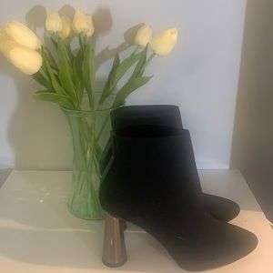 *NEW* Black BCBG Statement Booties. 7.5.